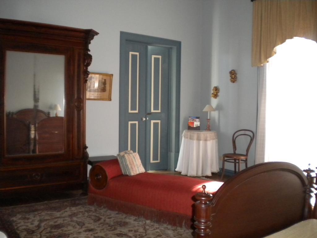 Bed and Breakfast Casa Dos Vargos Torres Novas Exterior foto